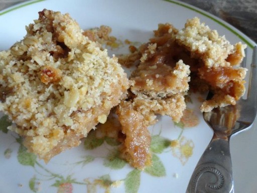 apple crumble dish