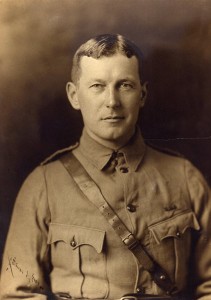 John_McCrae_in_uniform_circa_1914