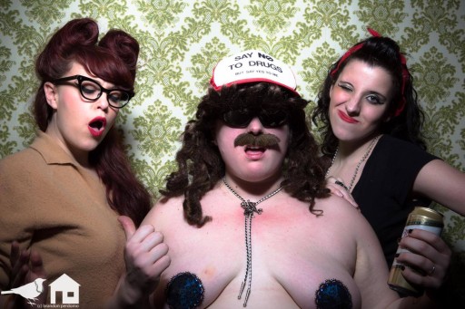 Be confident and you will have everyone hitting on you, see even this guy gets the ladies. Photo by Brandon Perdomo